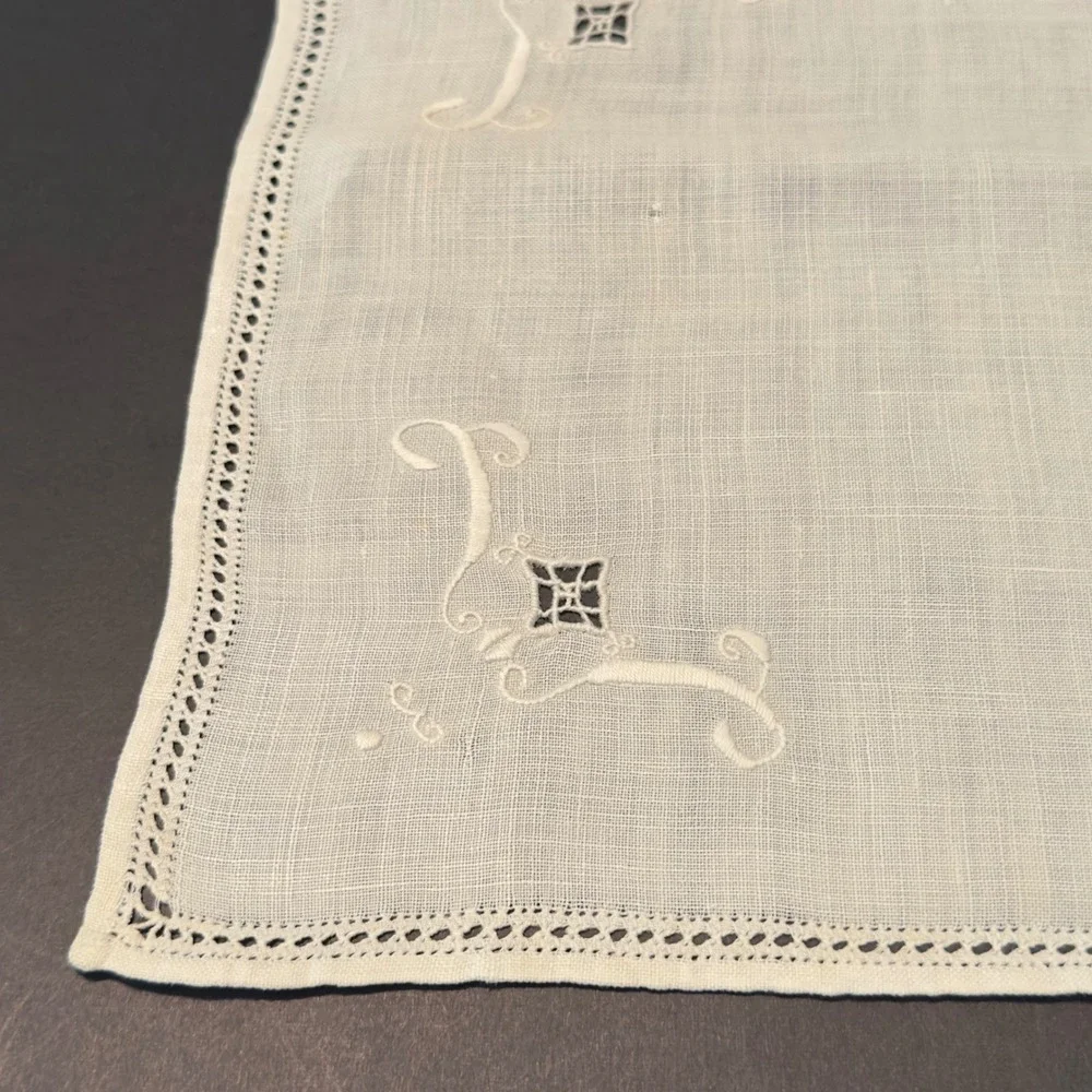 Vintage White Linen Embroidered Cutwork Table Runner and 6 Placemats Set 7pc